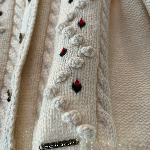 Vintage Ladies Geiger sweater - Picture 3 of 10